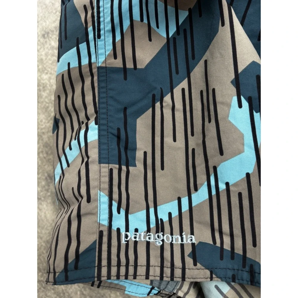 Patagonia Men's Twenty-Three's Wavefarer Board Shorts in Land Quilt Sky Size 32